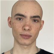 Bonjour, je donne des cours pour les élèves allant de la primaire au lycée, particulièrement dans le domaine des langues (français-anglais) mais aussi dans les enseignements artistiques tel que l’histoire des arts et le théâtre. Je peux aussi aider au dev